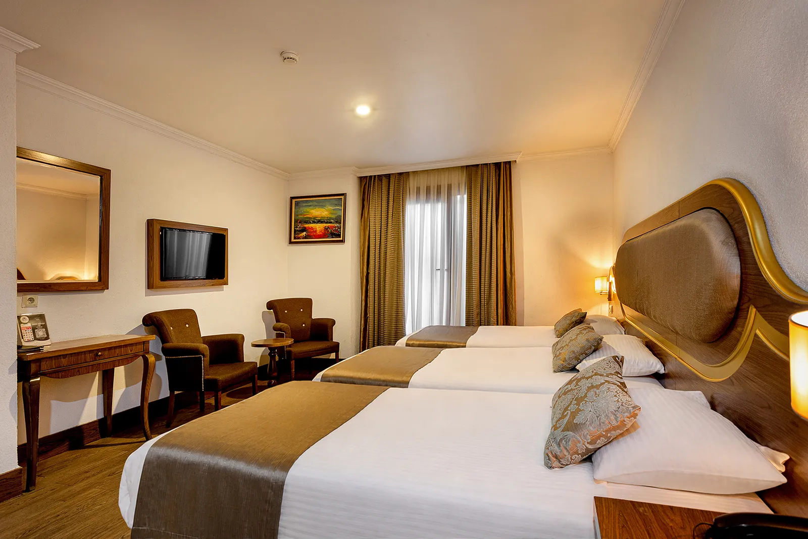 The Central Hotel Triple Room with three beds